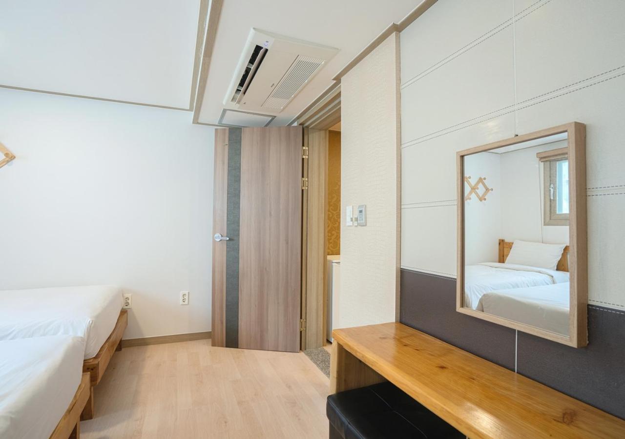 J2 Family Hotel Jeju Exterior photo