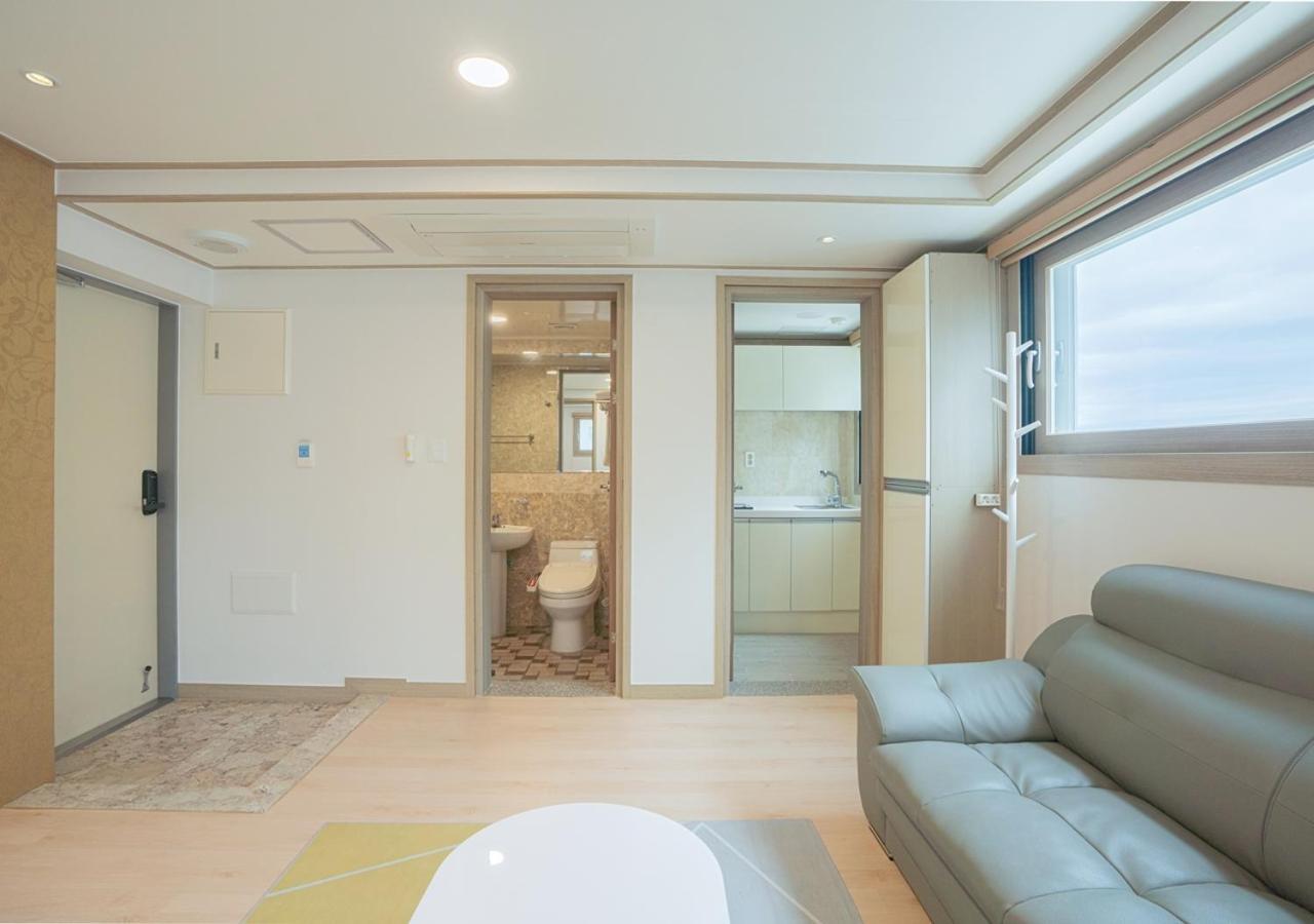 J2 Family Hotel Jeju Exterior photo