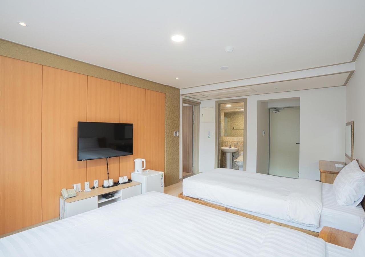 J2 Family Hotel Jeju Exterior photo