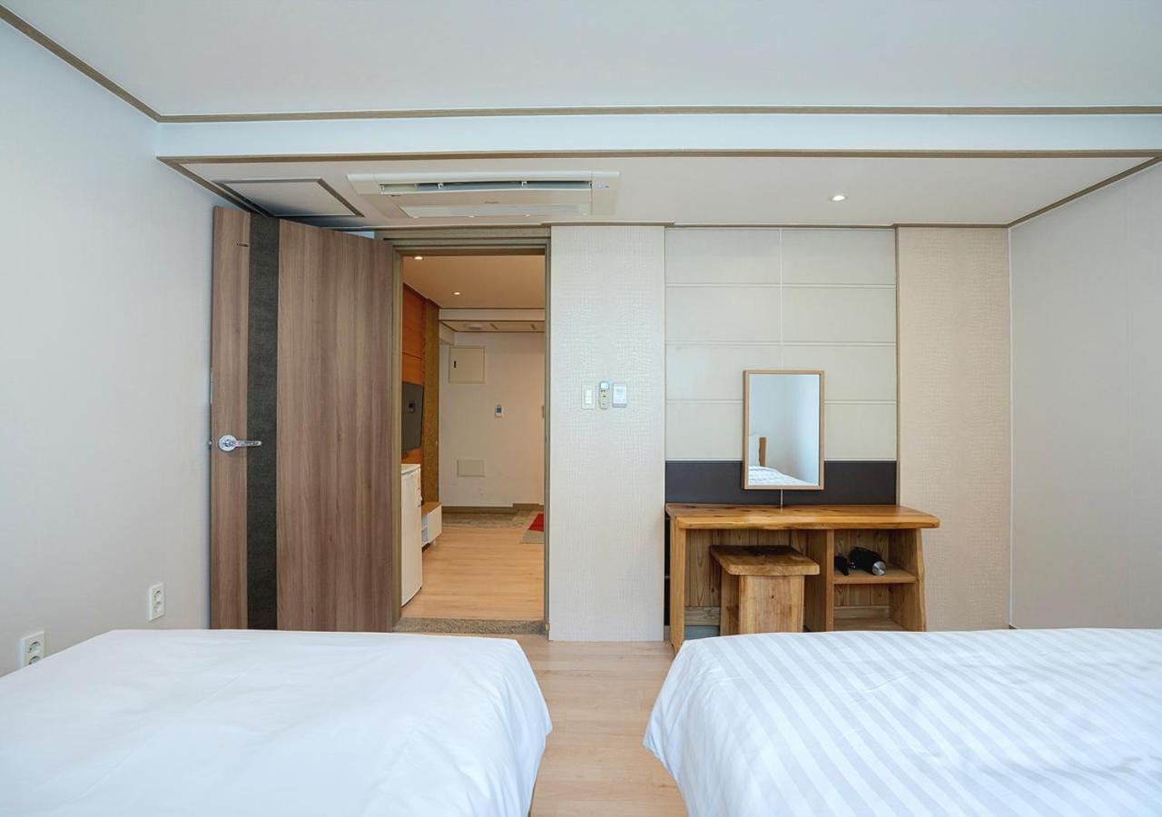 J2 Family Hotel Jeju Exterior photo