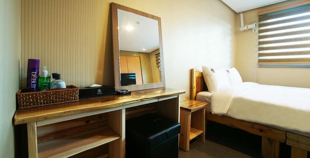 J2 Family Hotel Jeju Exterior photo