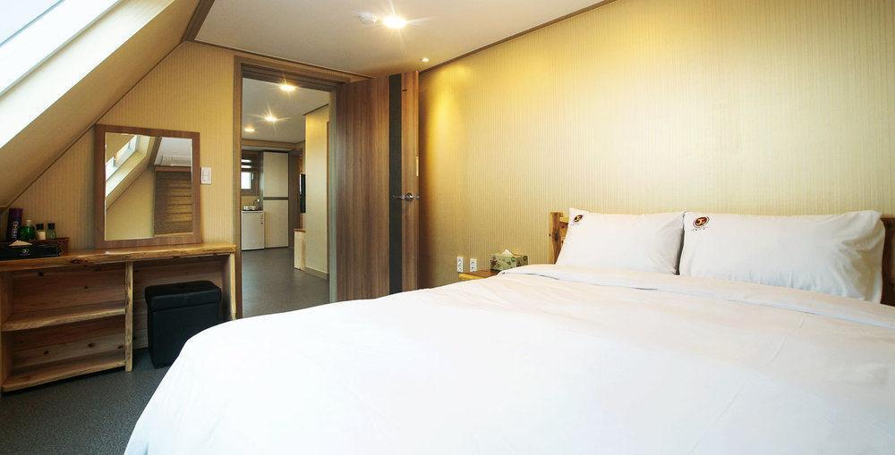 J2 Family Hotel Jeju Exterior photo