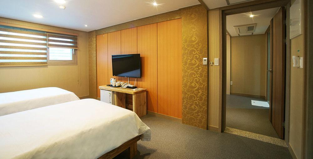 J2 Family Hotel Jeju Exterior photo
