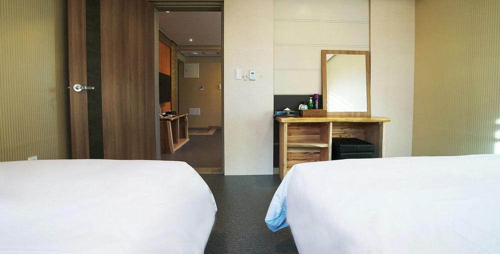 J2 Family Hotel Jeju Exterior photo