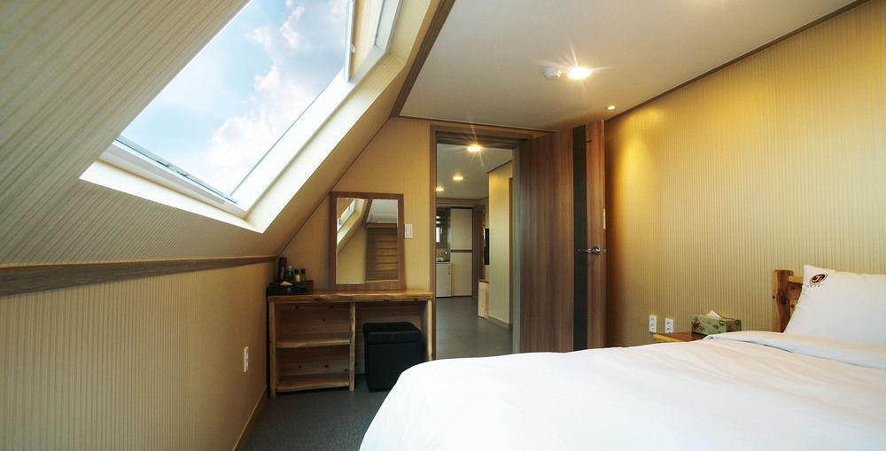 J2 Family Hotel Jeju Exterior photo