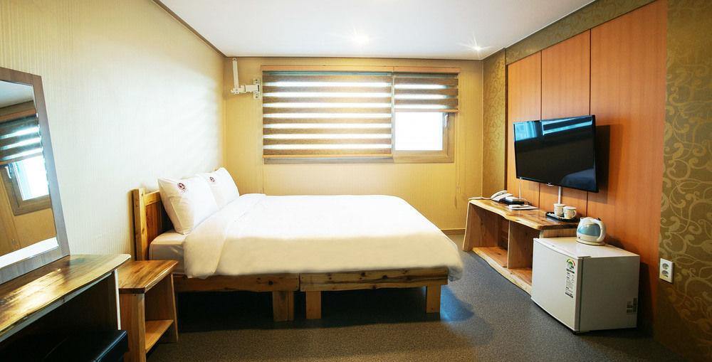 J2 Family Hotel Jeju Exterior photo