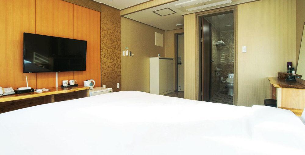 J2 Family Hotel Jeju Exterior photo