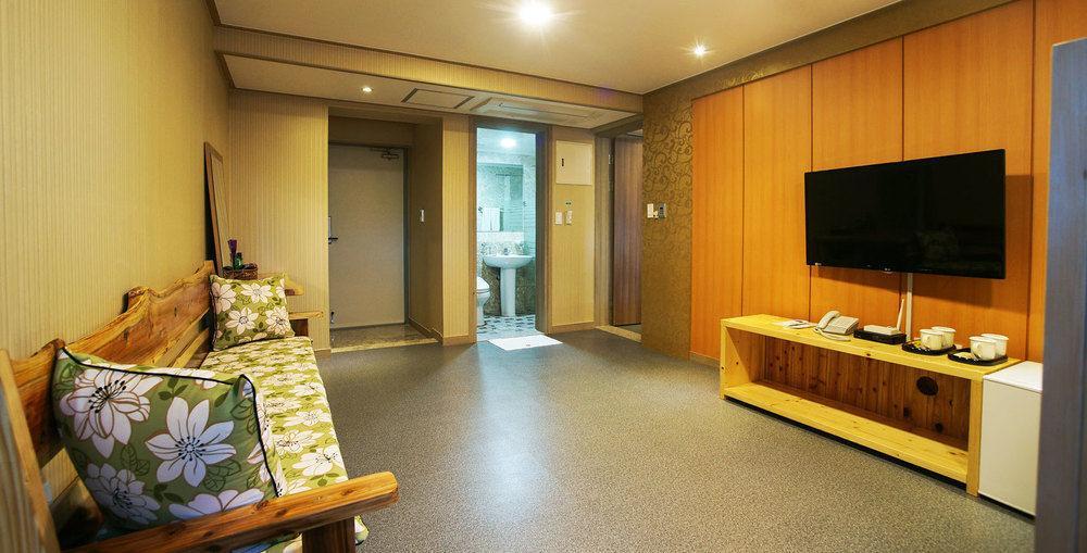 J2 Family Hotel Jeju Exterior photo