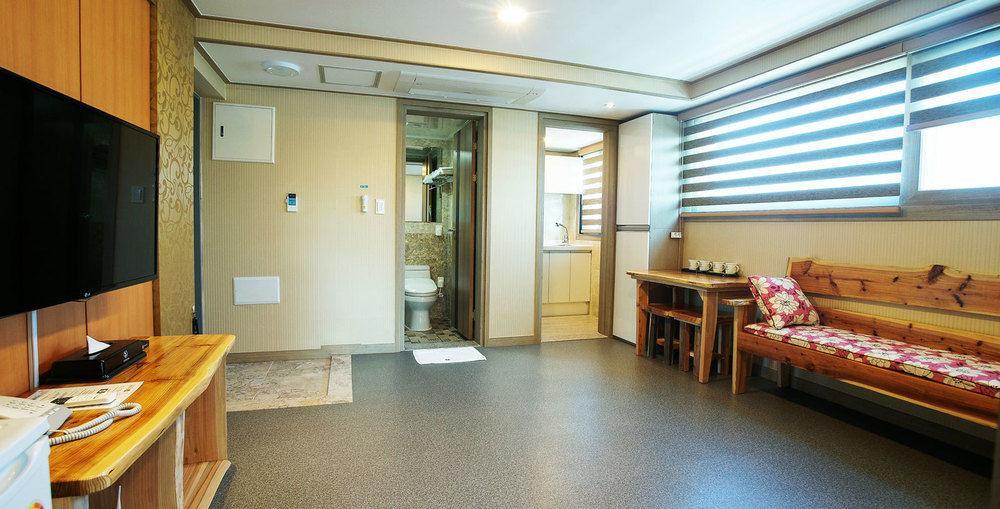 J2 Family Hotel Jeju Exterior photo