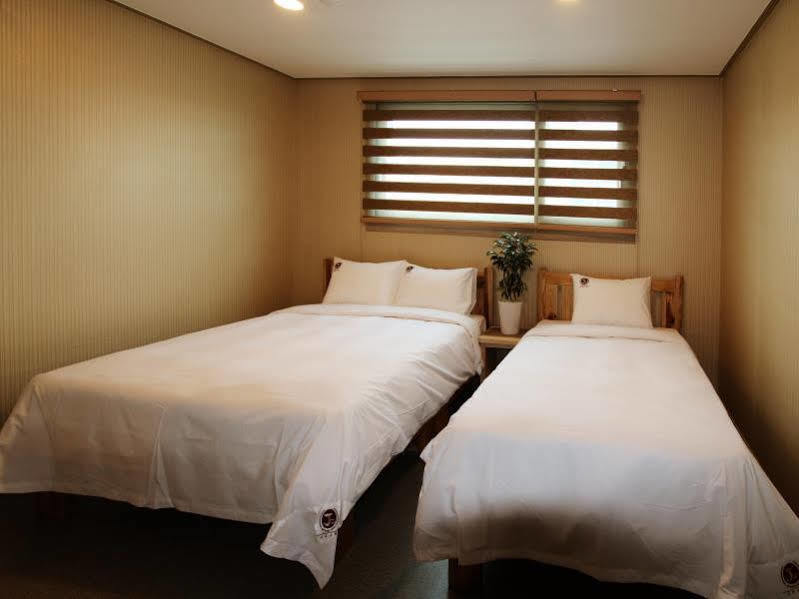 J2 Family Hotel Jeju Exterior photo